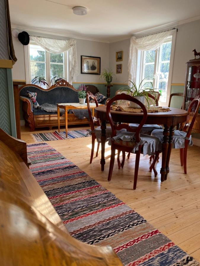 Bjoersjoeas Vildmark - Room In The Main House Olofstorp Esterno foto