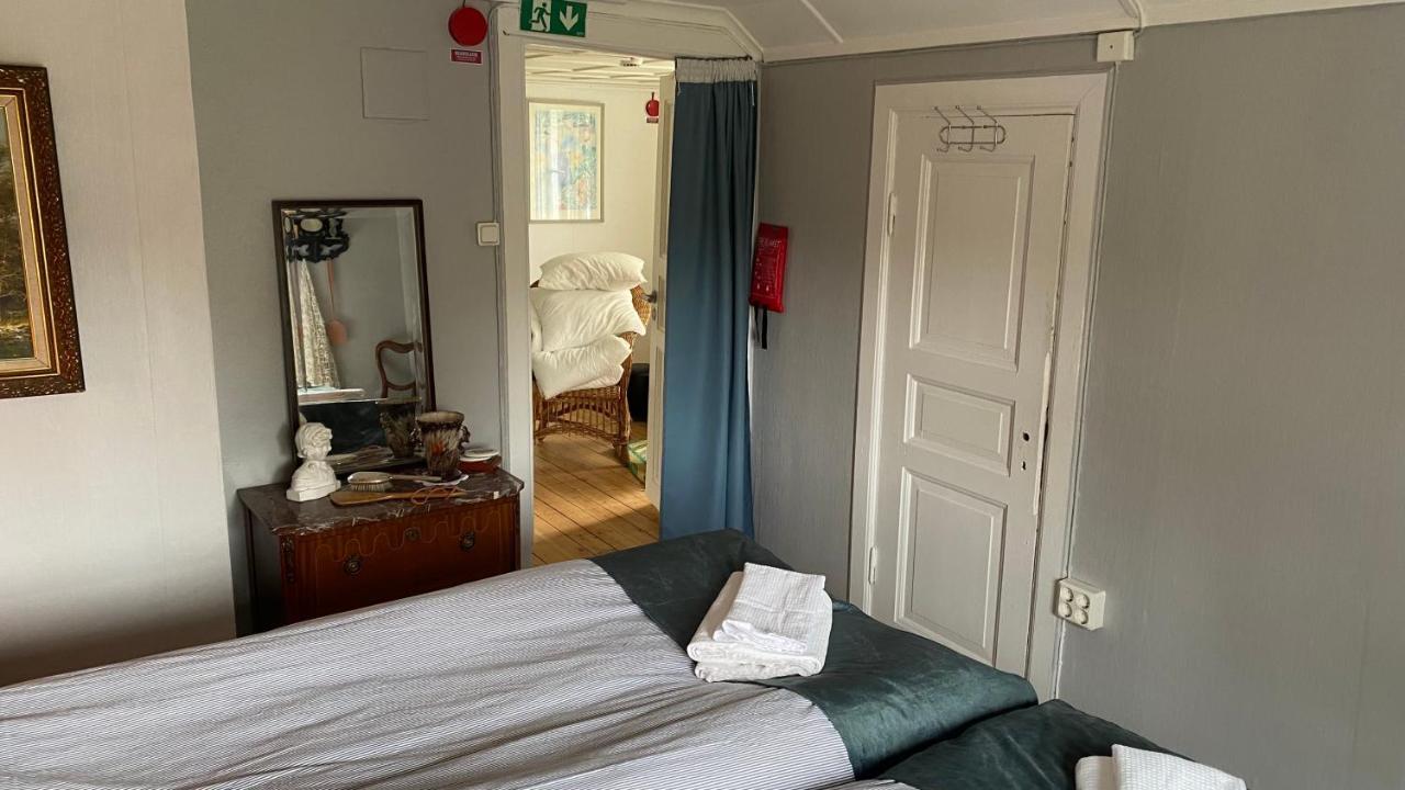 Bjoersjoeas Vildmark - Room In The Main House Olofstorp Esterno foto