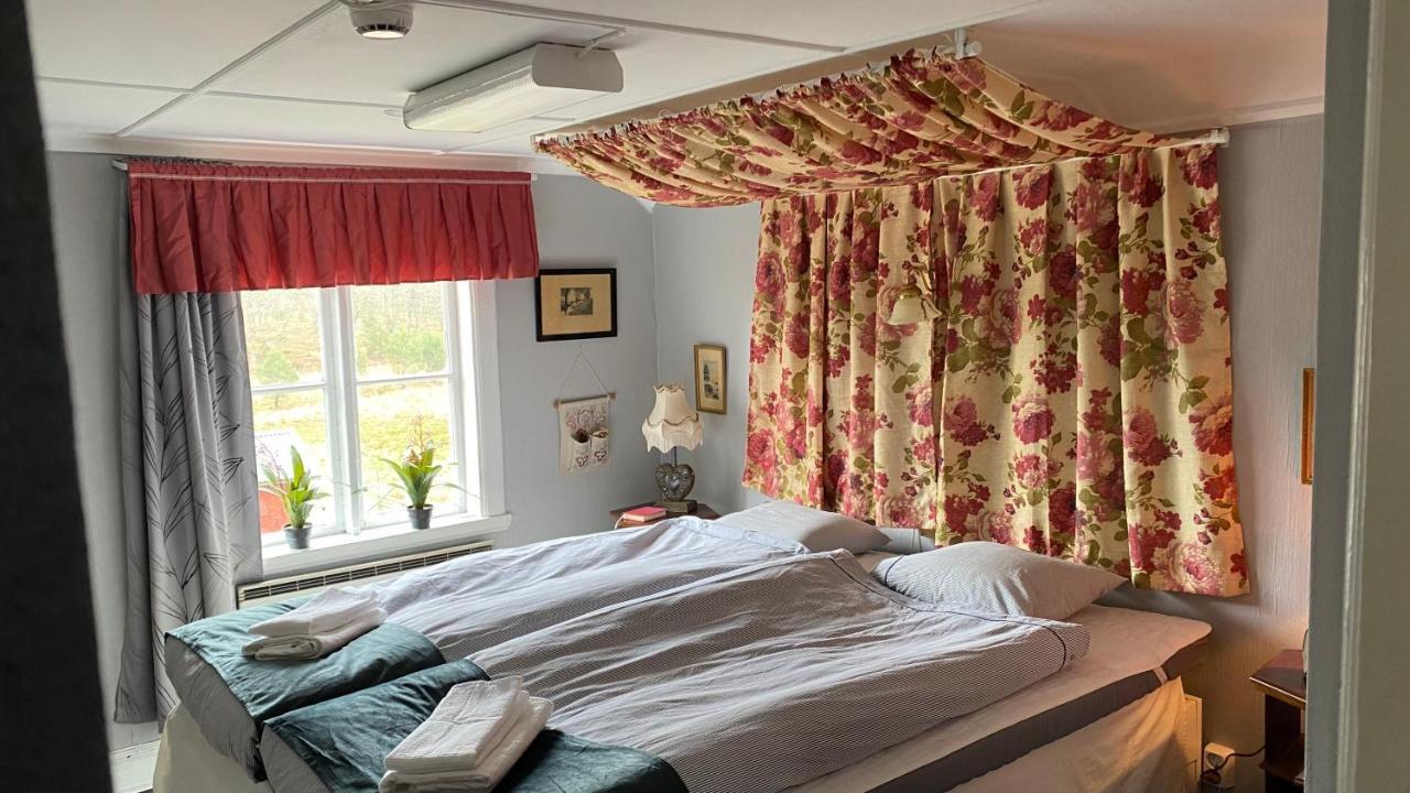Bjoersjoeas Vildmark - Room In The Main House Olofstorp Esterno foto