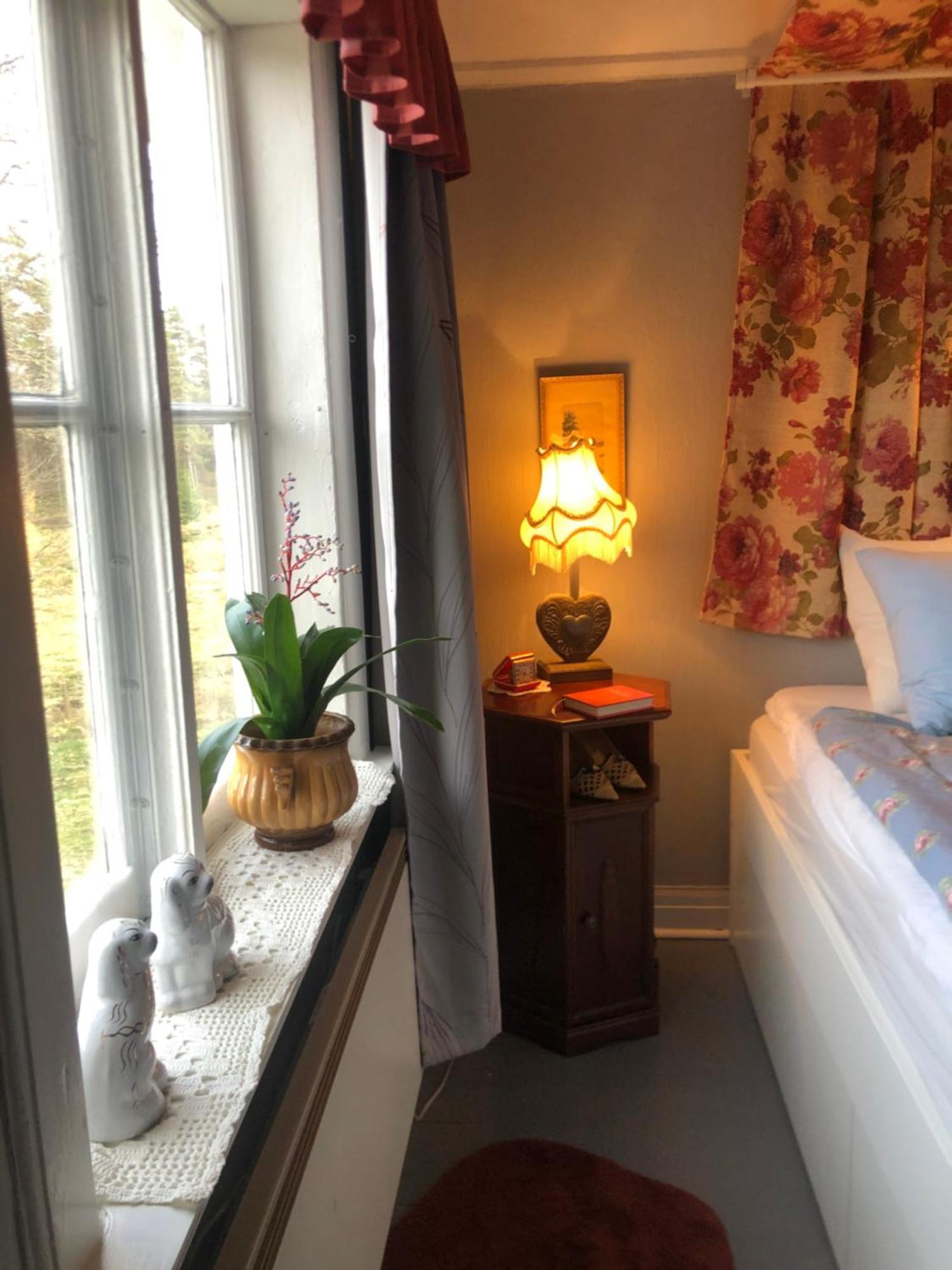 Bjoersjoeas Vildmark - Room In The Main House Olofstorp Esterno foto